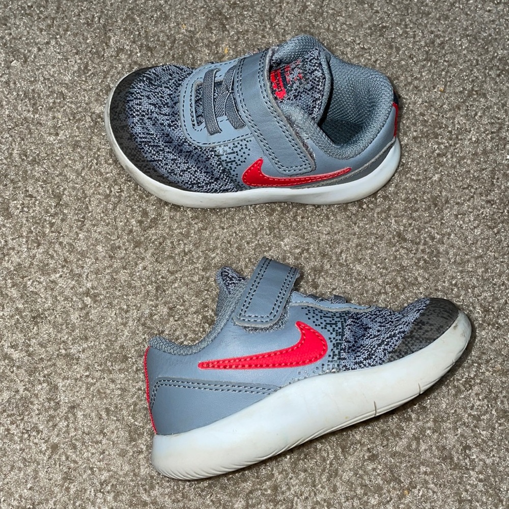 Nike toddler shoes 6c